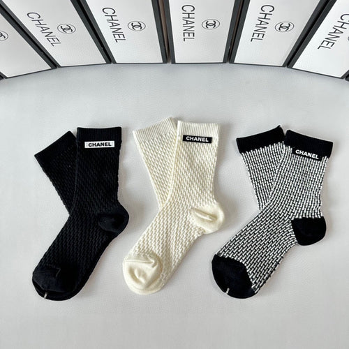 CHANEL CREW SOCKS 423837 (1 BOX)